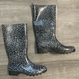 Brand new capelli rain boots size 8. Grey cheetah